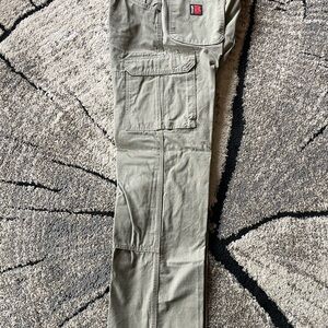 Wrangler Riggs Tan Cargo Pants with Utility Pockets 33x32 Like New